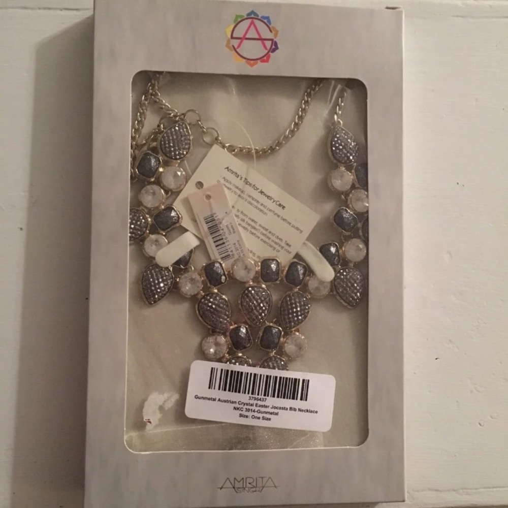 Statement necklace
